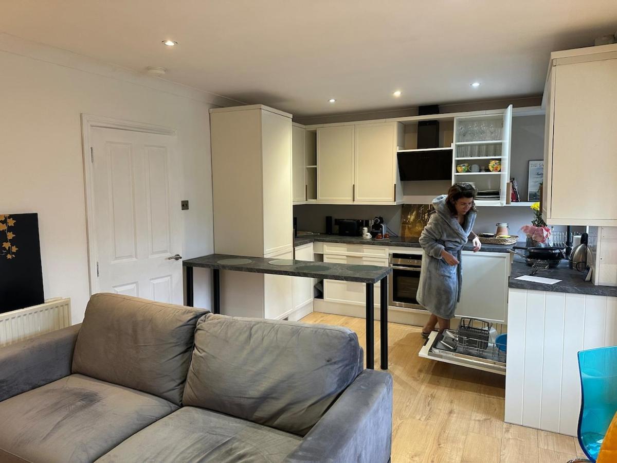 Newly Refurbished Two Bedrooms Flat Appartamento