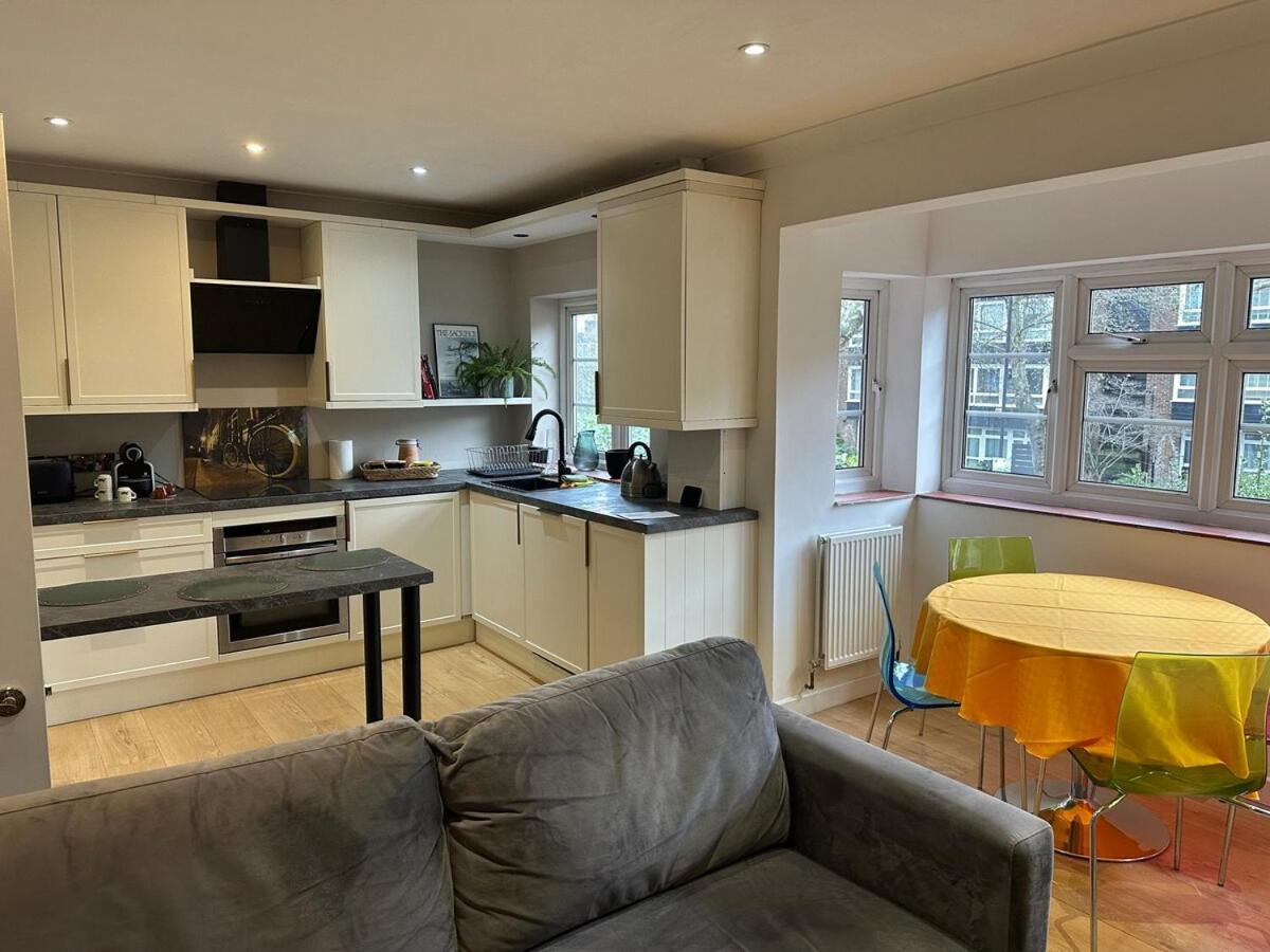 Newly Refurbished Two Bedrooms Flat *