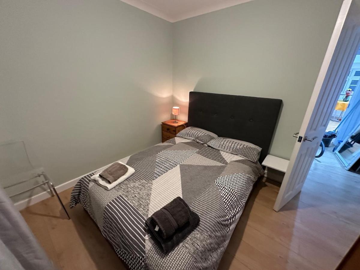 Newly Refurbished Two Bedrooms Flat Appartamento Londra