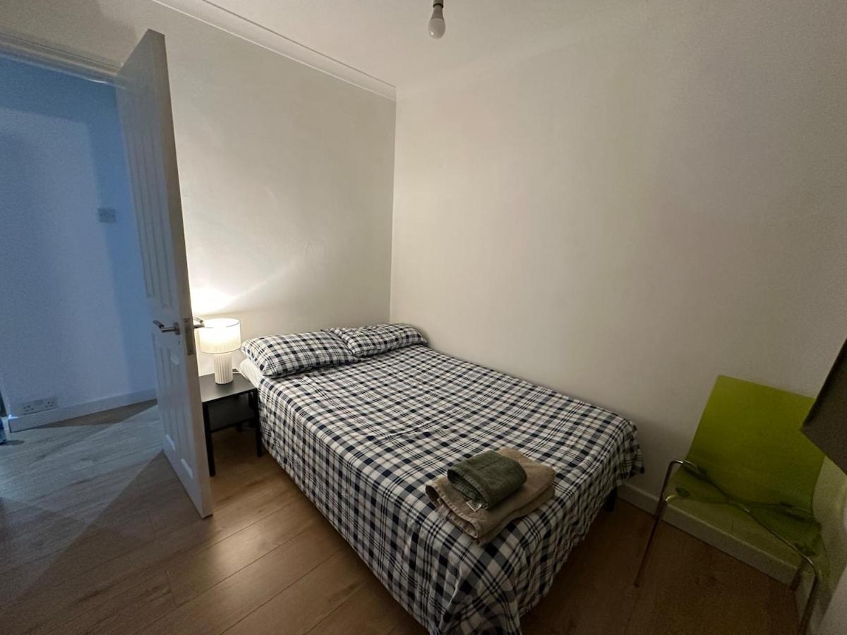 Newly Refurbished Two Bedrooms Flat Appartamento