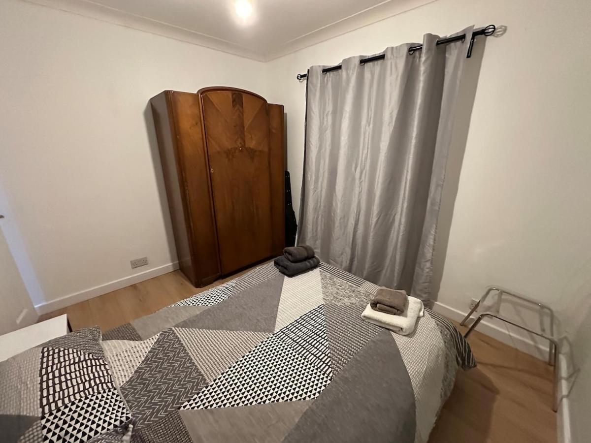 Newly Refurbished Two Bedrooms Flat Appartamento