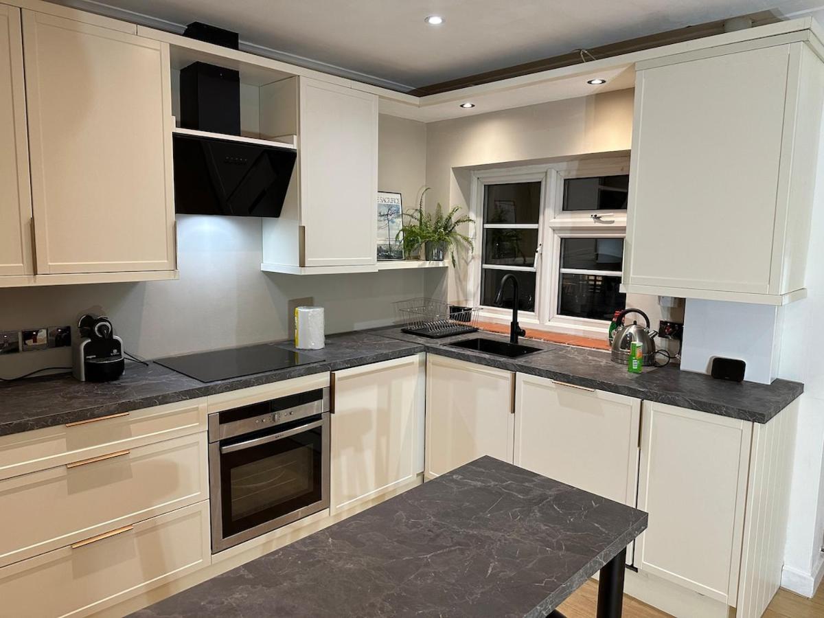 Appartamento Newly Refurbished Two Bedrooms Flat *
