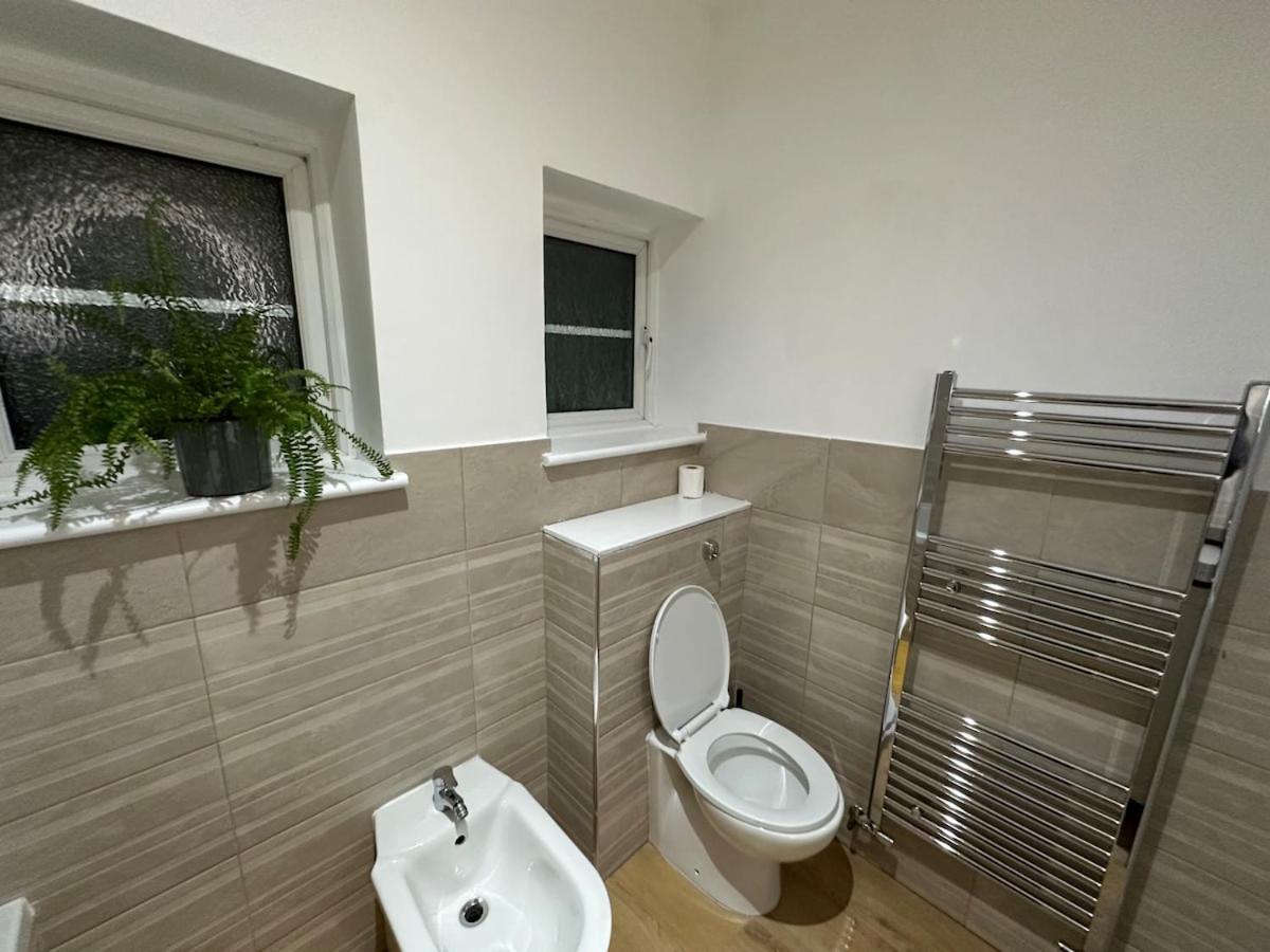 Newly Refurbished Two Bedrooms Flat * Londra