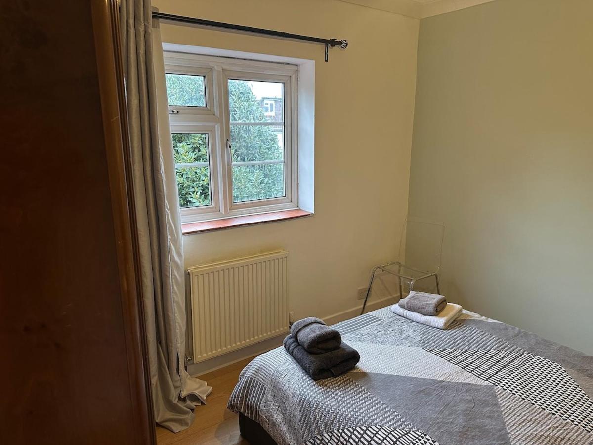 Newly Refurbished Two Bedrooms Flat Londra